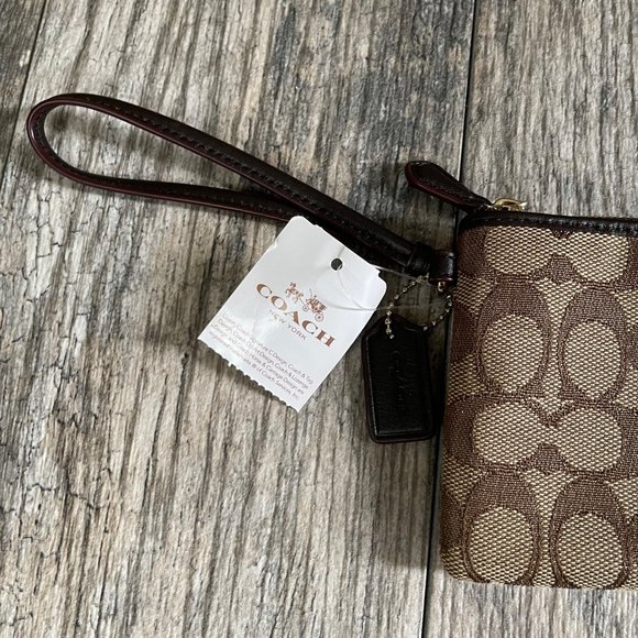 New Coach Signature CC Zip Wristlet Khaki Brown F54627 - Picture 3 of 9